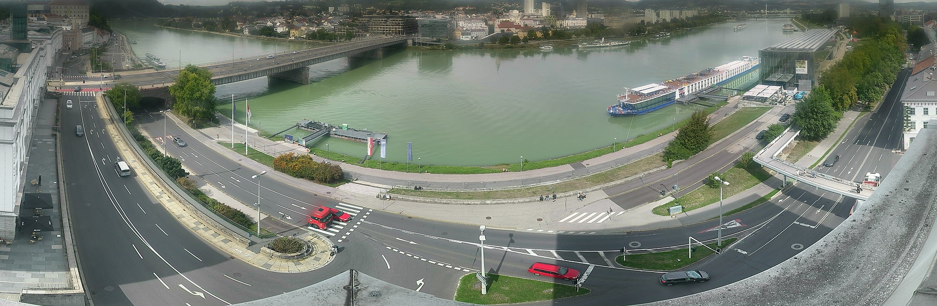 Archiv Foto Webcam Linz: Donaulände und Nibelungenbrücke