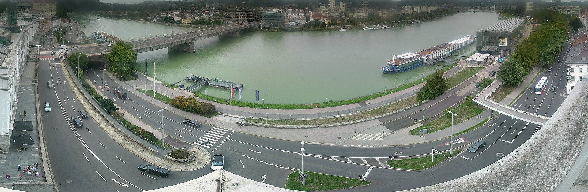 Archiv Foto Webcam Linz: Donaulände und Nibelungenbrücke