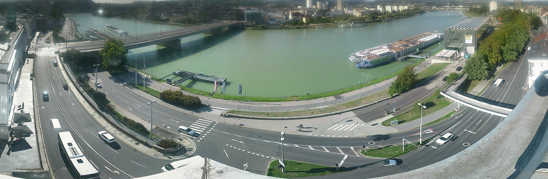 Archiv Foto Webcam Linz: Donaulände und Nibelungenbrücke