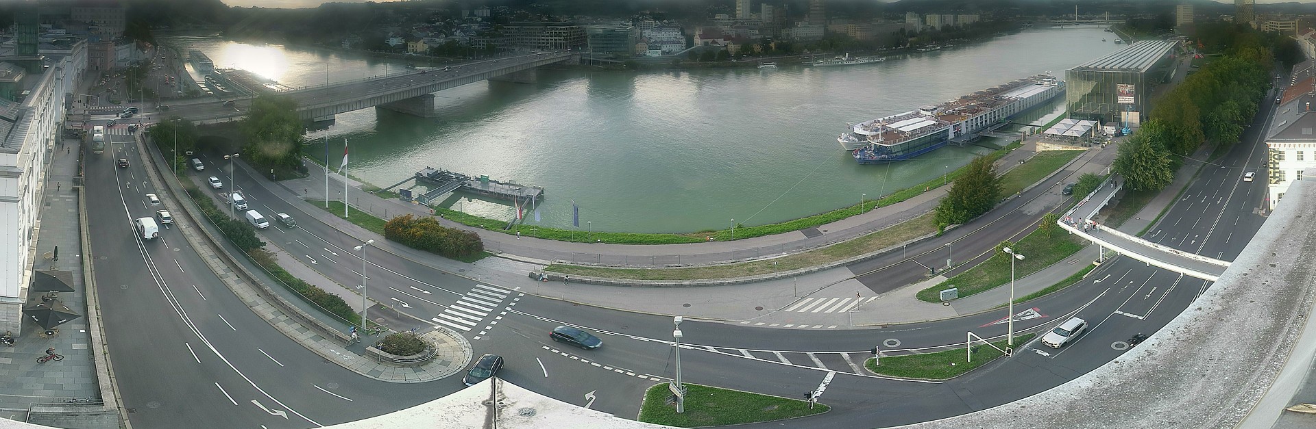 Archiv Foto Webcam Linz: Donaulände und Nibelungenbrücke