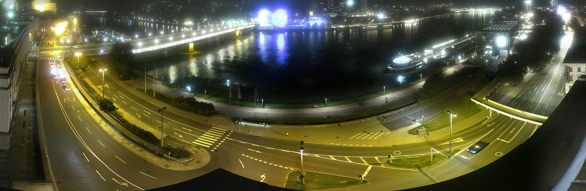 Archiv Foto Webcam Linz: Donaulände und Nibelungenbrücke