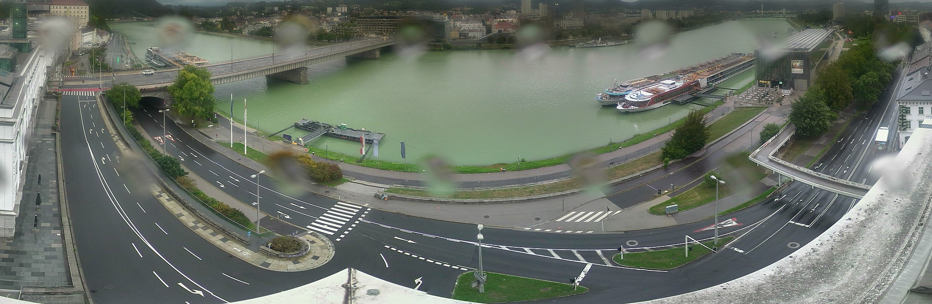 Archiv Foto Webcam Linz: Donaulände und Nibelungenbrücke