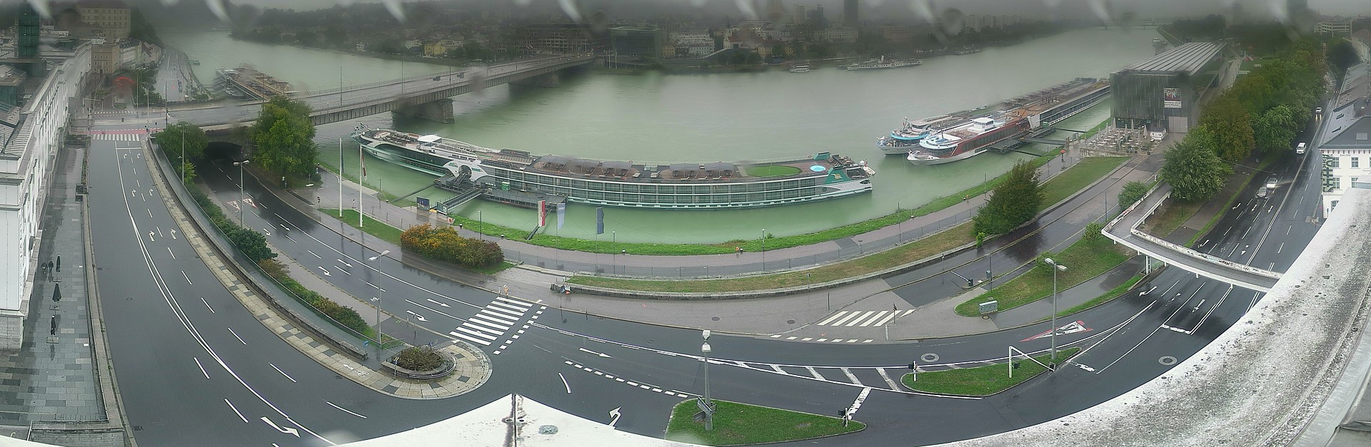Archiv Foto Webcam Linz: Donaulände und Nibelungenbrücke