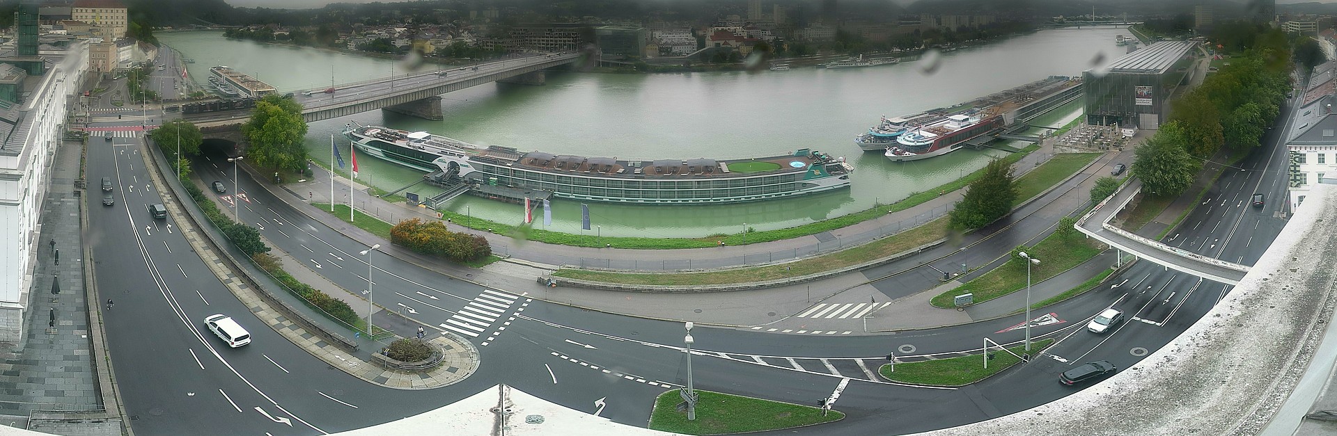 Archiv Foto Webcam Linz: Donaulände und Nibelungenbrücke