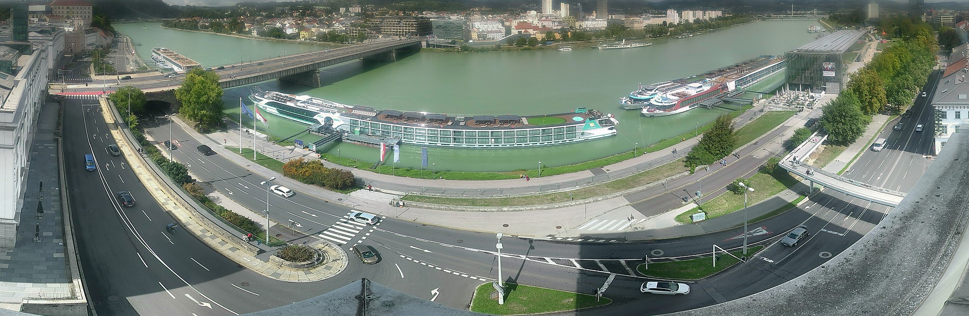 Archiv Foto Webcam Linz: Donaulände und Nibelungenbrücke