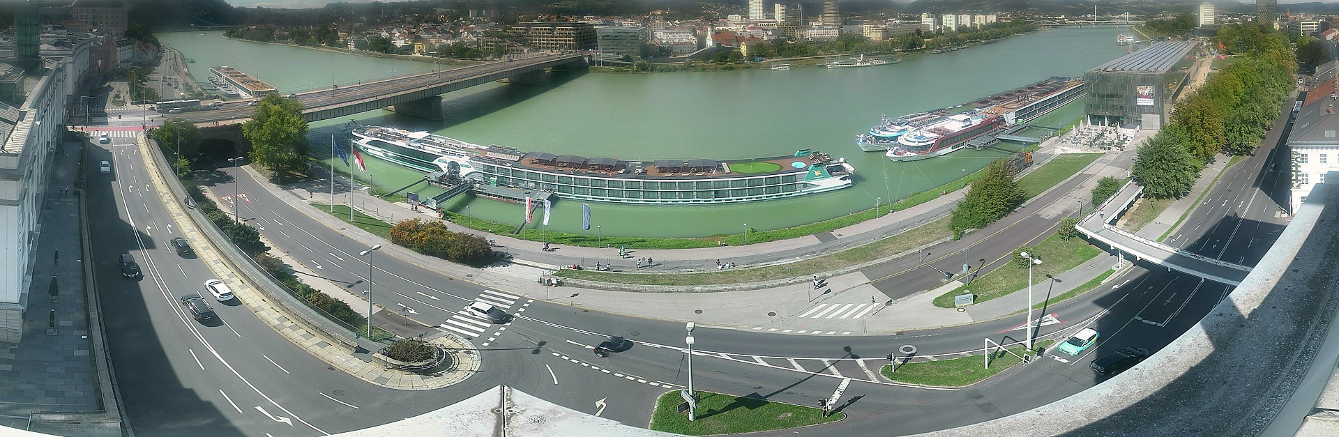 Archiv Foto Webcam Linz: Donaulände und Nibelungenbrücke