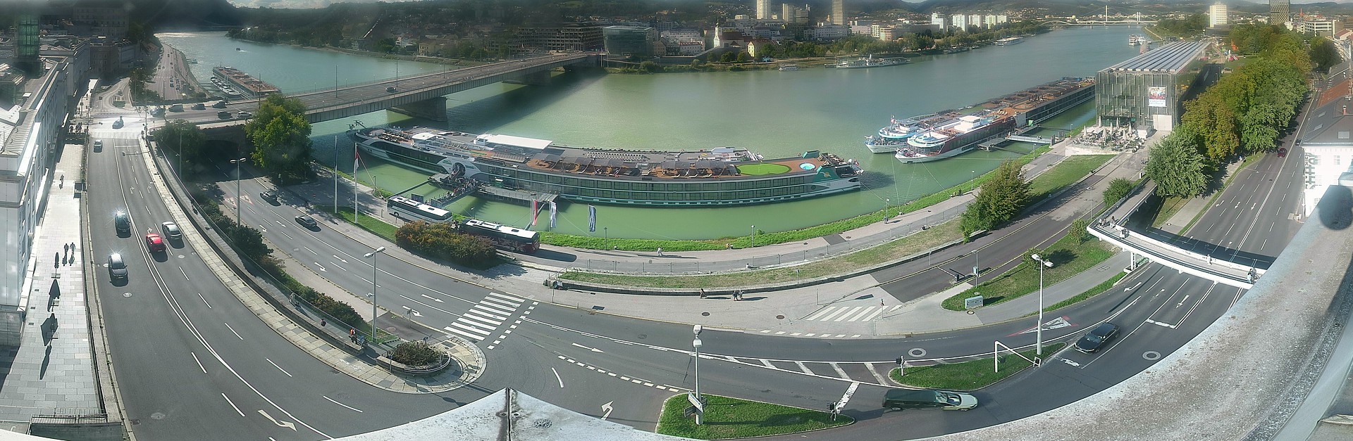 Archiv Foto Webcam Linz: Donaulände und Nibelungenbrücke