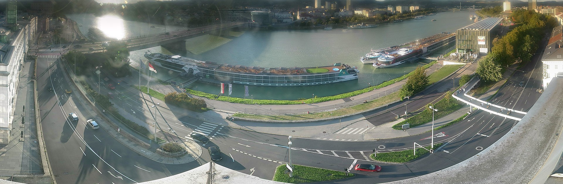 Archiv Foto Webcam Linz: Donaulände und Nibelungenbrücke