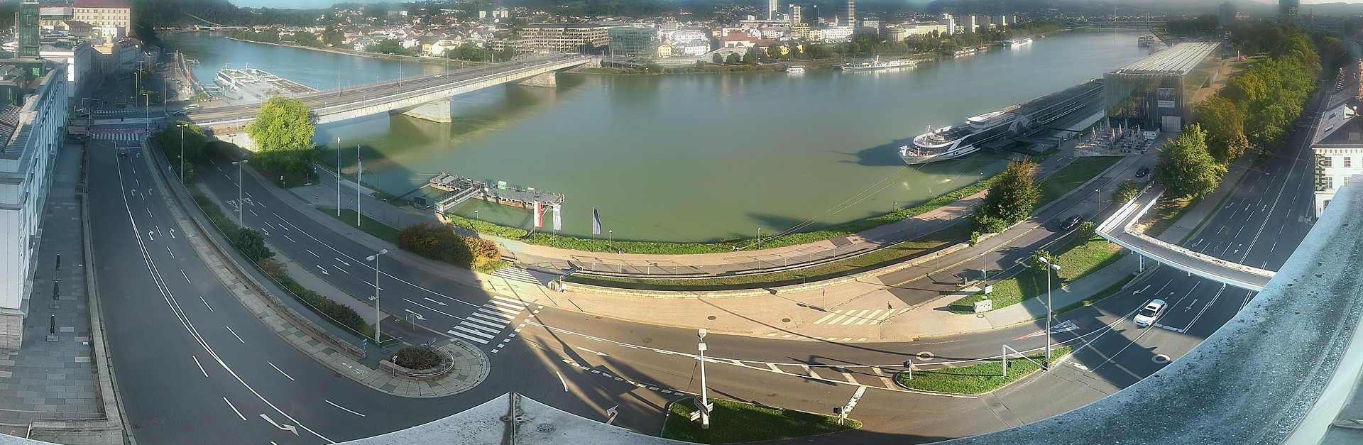 Archiv Foto Webcam Linz: Donaulände und Nibelungenbrücke