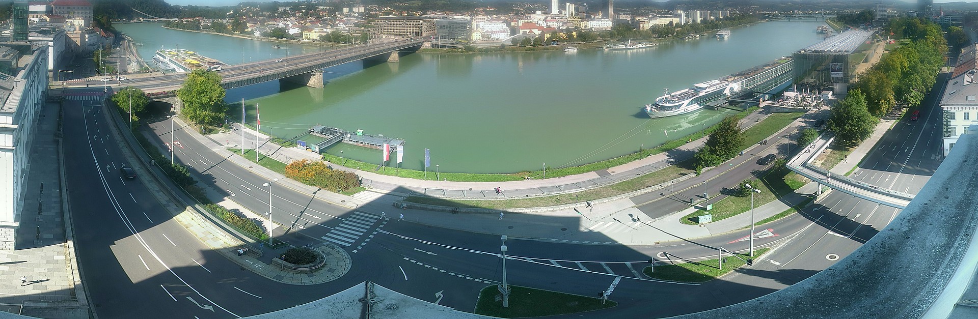 Archiv Foto Webcam Linz: Donaulände und Nibelungenbrücke