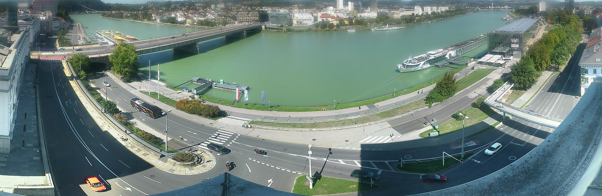 Archiv Foto Webcam Linz: Donaulände und Nibelungenbrücke