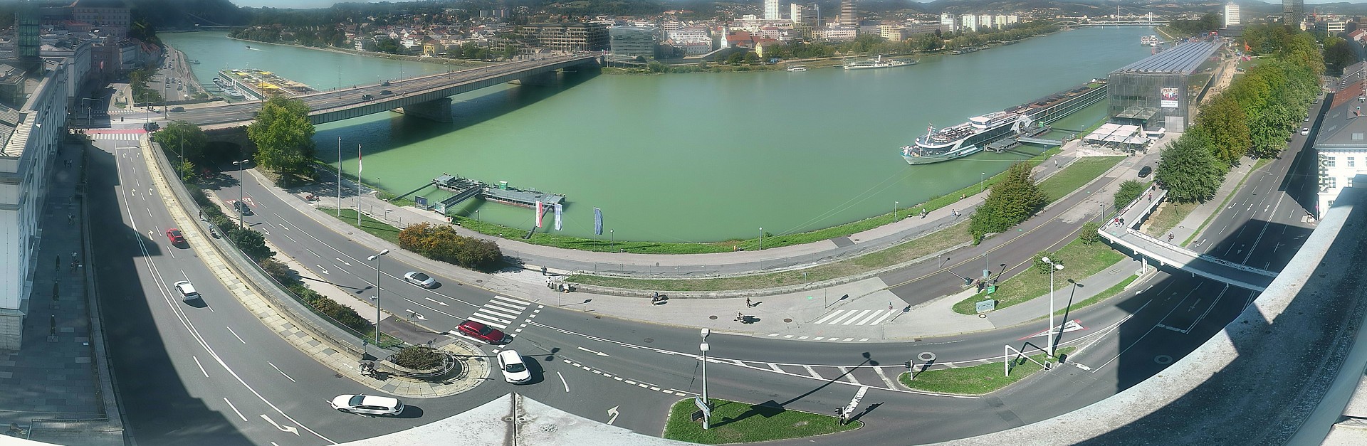 Archiv Foto Webcam Linz: Donaulände und Nibelungenbrücke