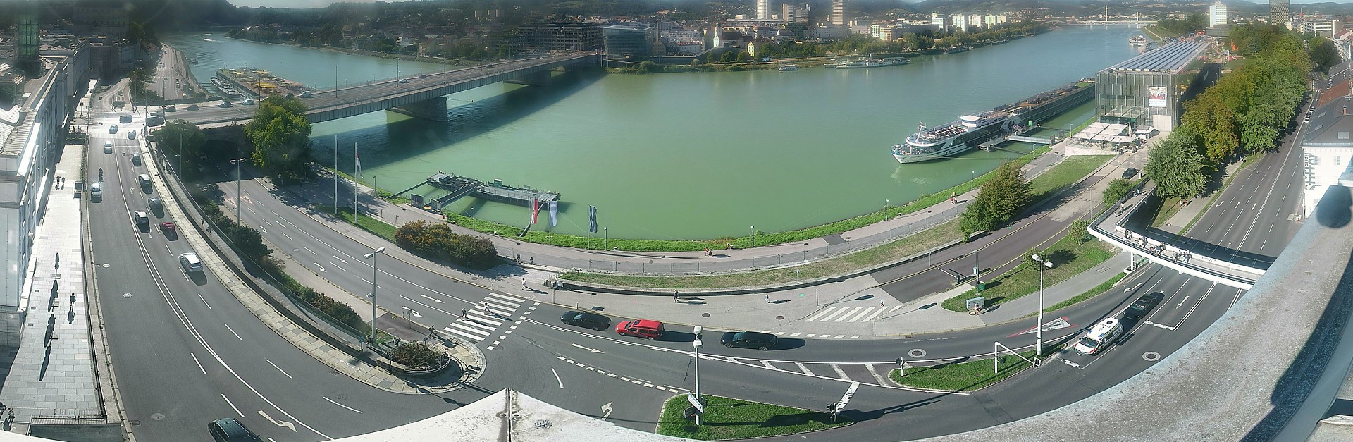 Archiv Foto Webcam Linz: Donaulände und Nibelungenbrücke