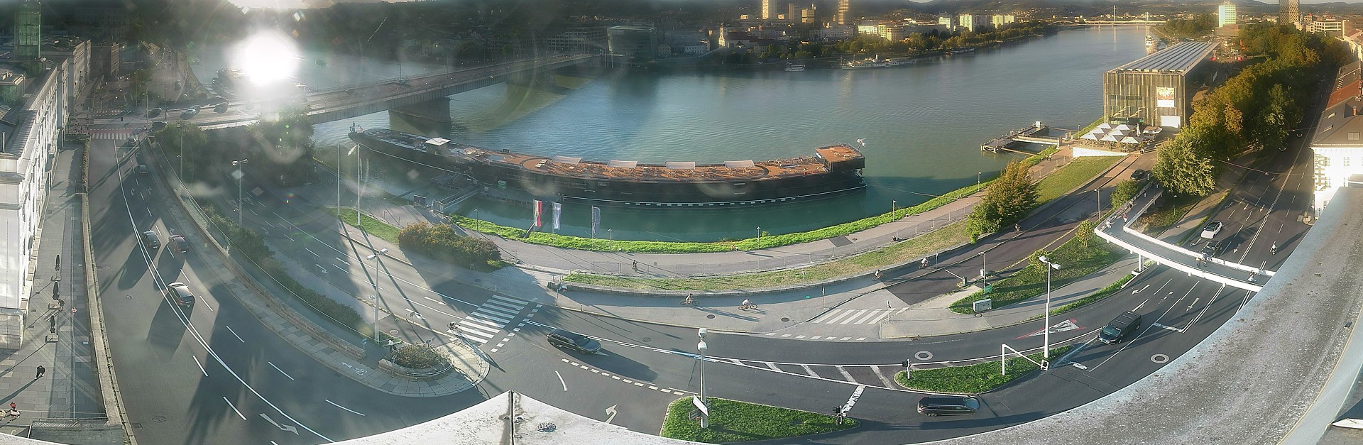 Archiv Foto Webcam Linz: Donaulände und Nibelungenbrücke