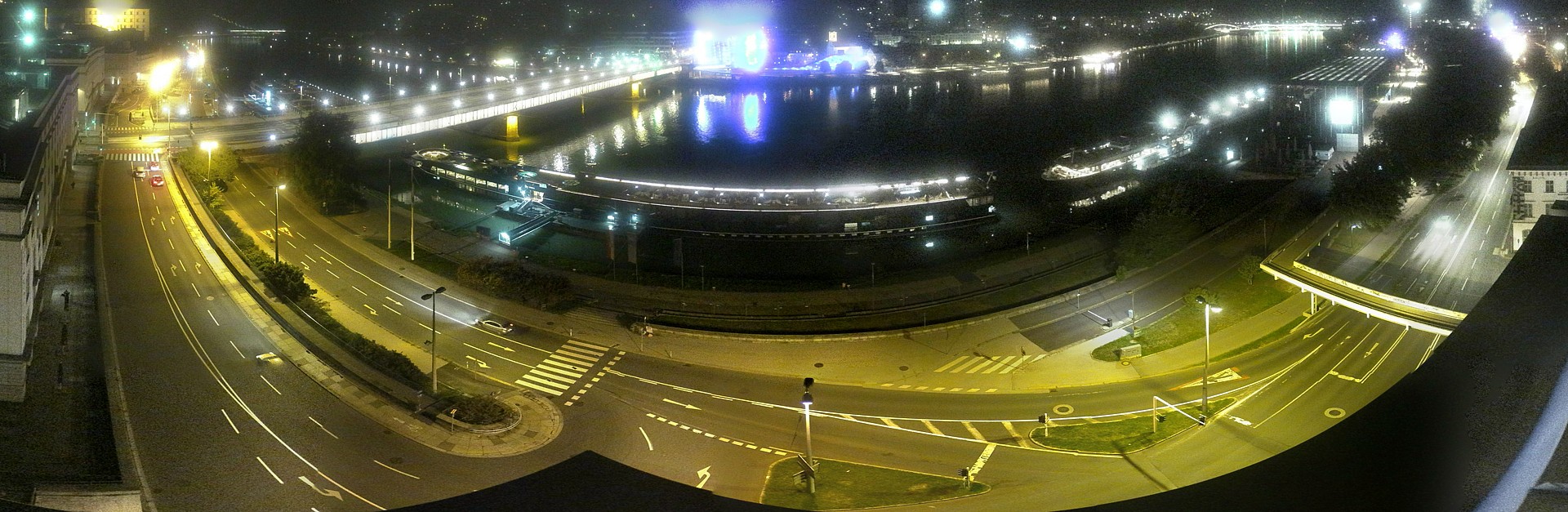 Archiv Foto Webcam Linz: Donaulände und Nibelungenbrücke