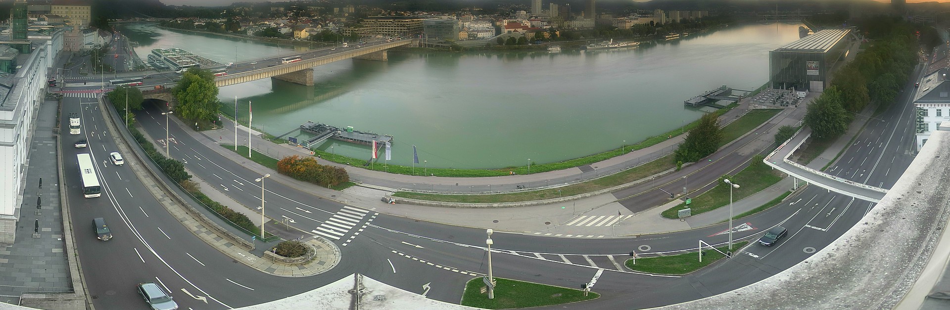 Archiv Foto Webcam Linz: Donaulände und Nibelungenbrücke