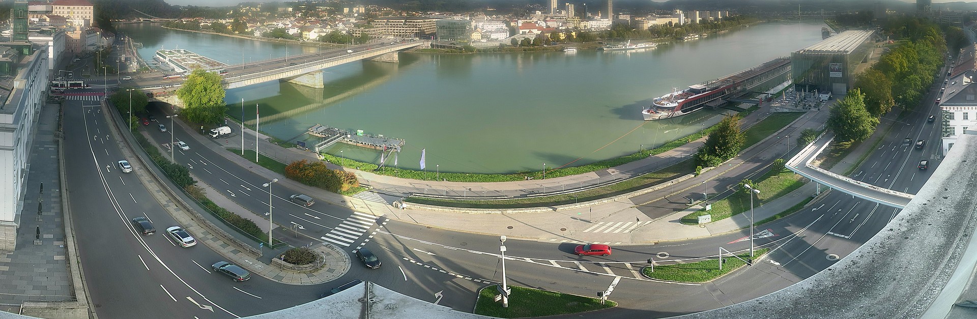 Archiv Foto Webcam Linz: Donaulände und Nibelungenbrücke