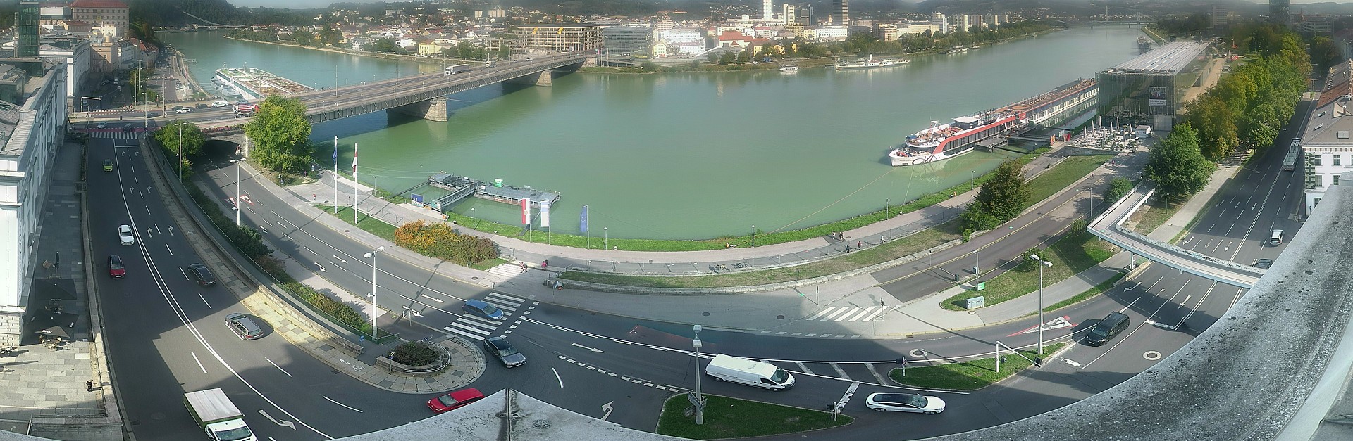 Archiv Foto Webcam Linz: Donaulände und Nibelungenbrücke