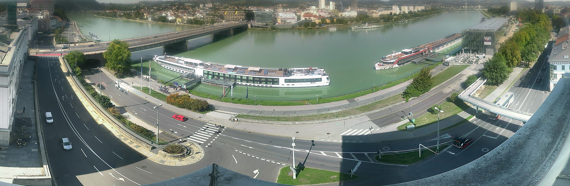 Archiv Foto Webcam Linz: Donaulände und Nibelungenbrücke