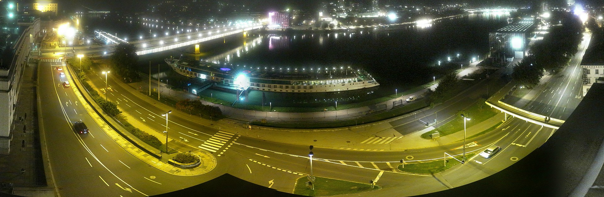 Archiv Foto Webcam Linz: Donaulände und Nibelungenbrücke