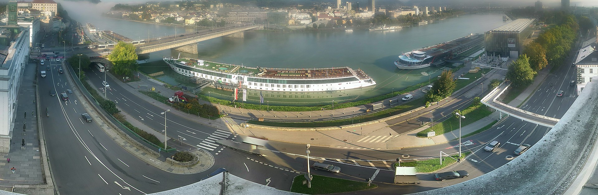 Archiv Foto Webcam Linz: Donaulände und Nibelungenbrücke