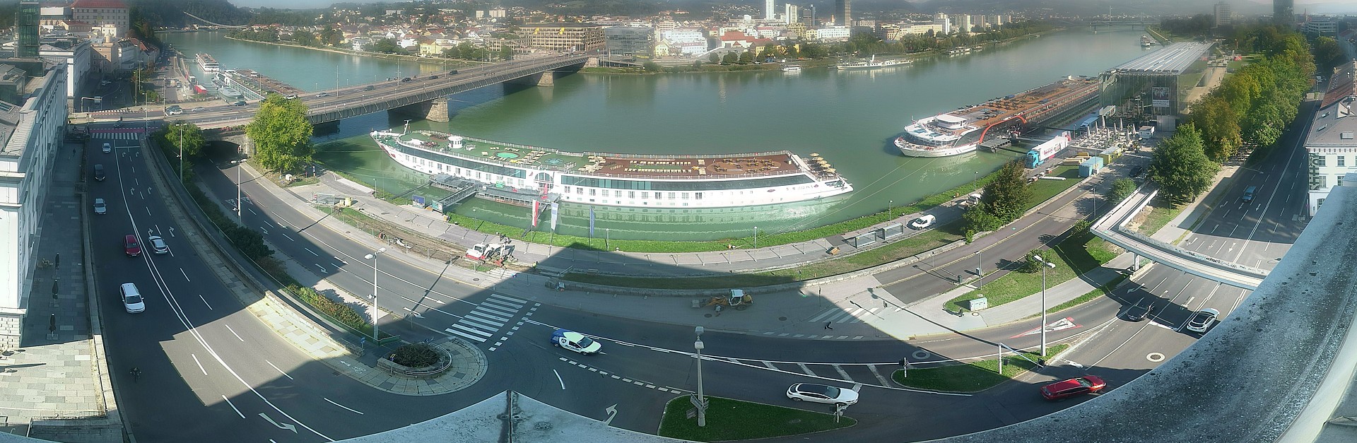 Archiv Foto Webcam Linz: Donaulände und Nibelungenbrücke