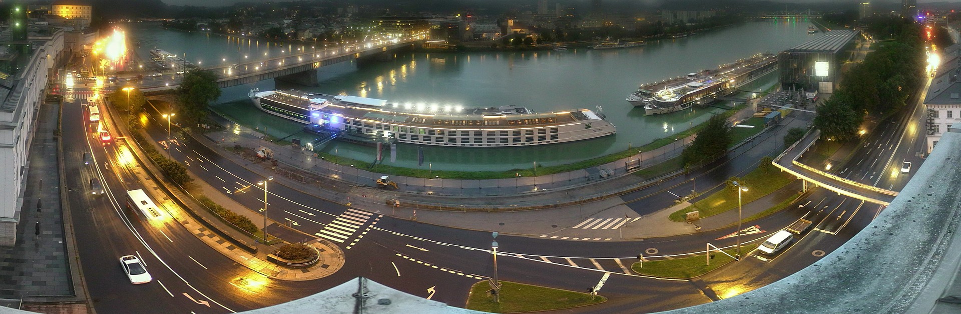 Archiv Foto Webcam Linz: Donaulände und Nibelungenbrücke
