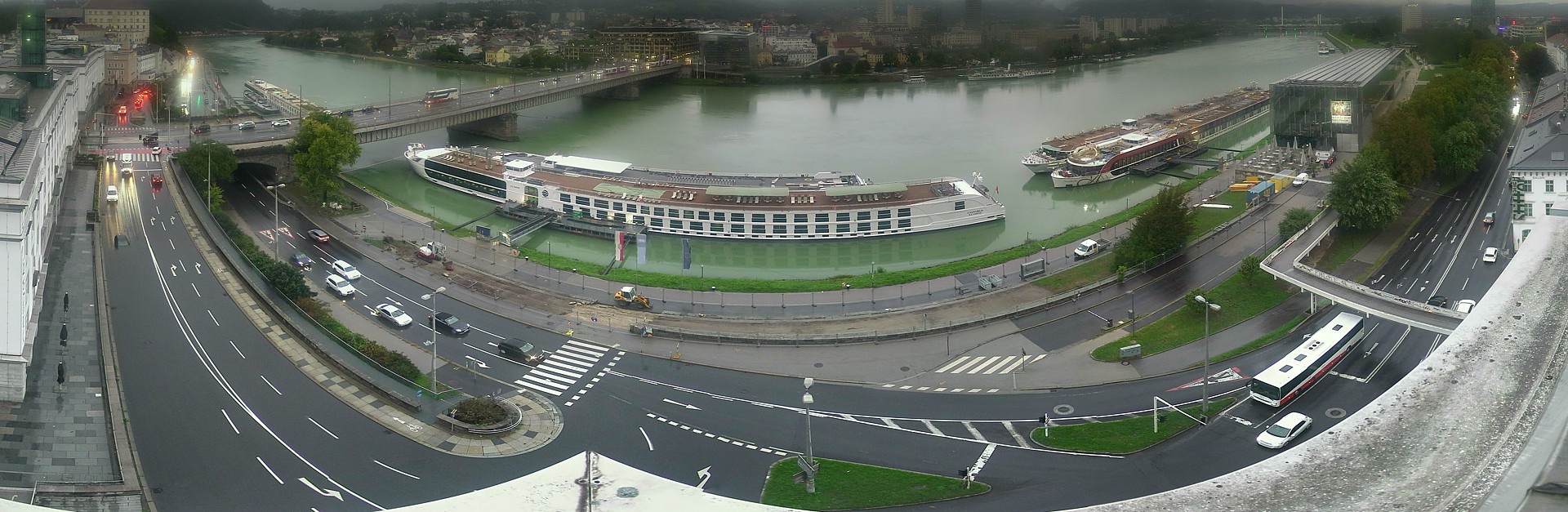 Archiv Foto Webcam Linz: Donaulände und Nibelungenbrücke