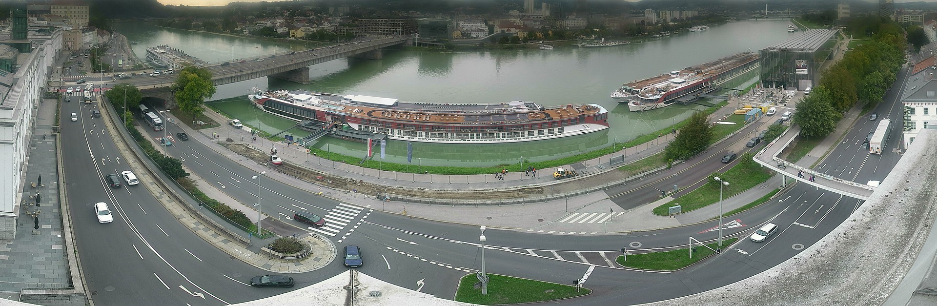 Archiv Foto Webcam Linz: Donaulände und Nibelungenbrücke