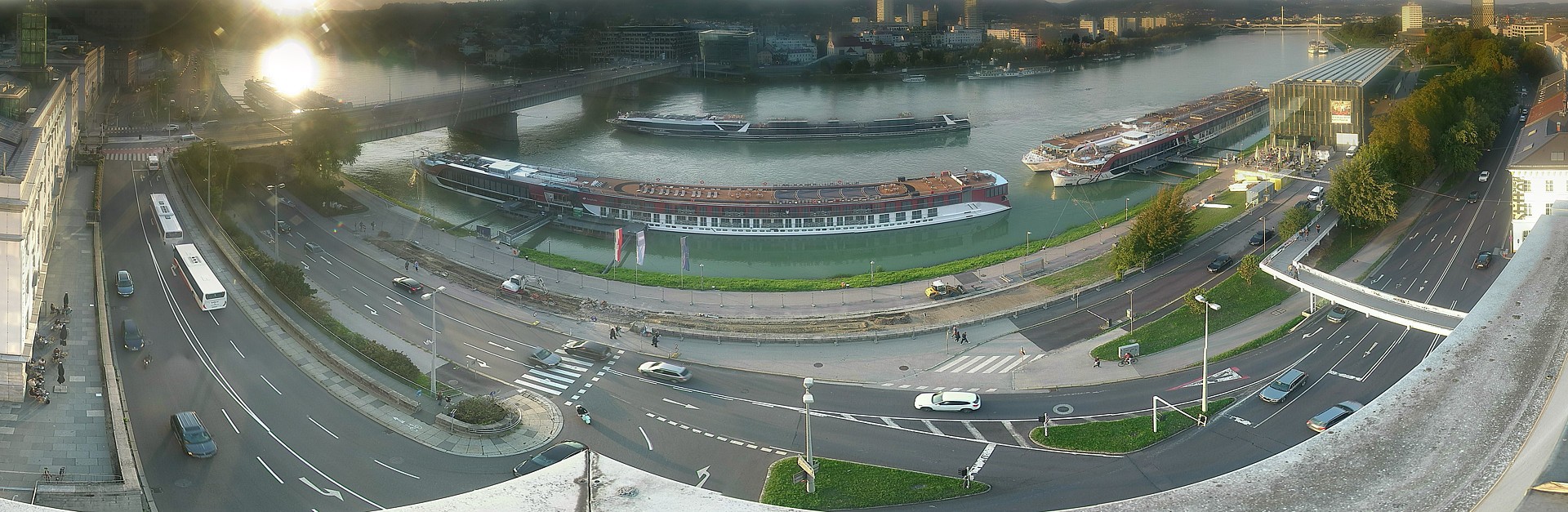 Archiv Foto Webcam Linz: Donaulände und Nibelungenbrücke