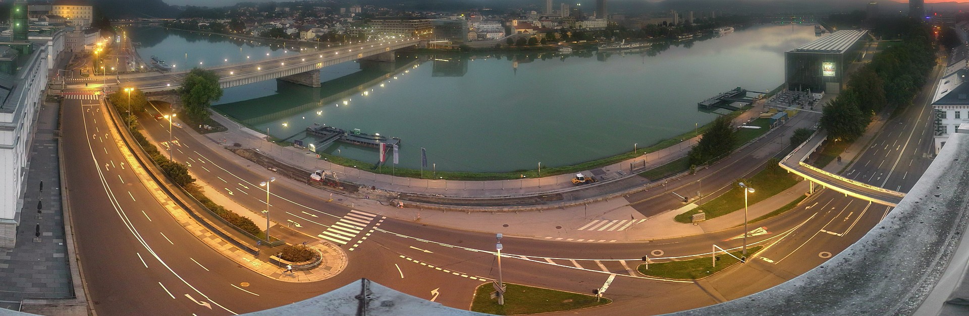 Archiv Foto Webcam Linz: Donaulände und Nibelungenbrücke