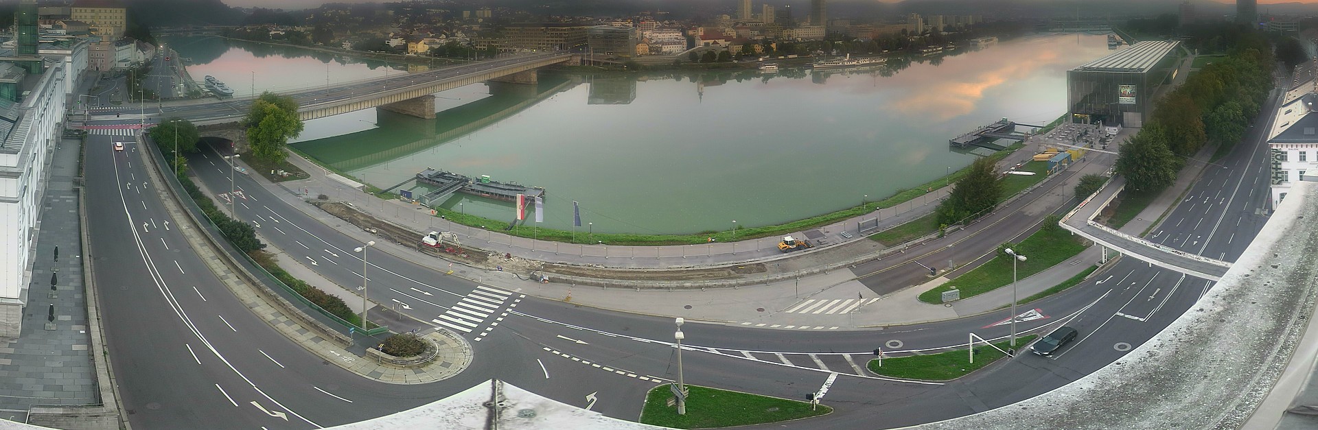 Archiv Foto Webcam Linz: Donaulände und Nibelungenbrücke