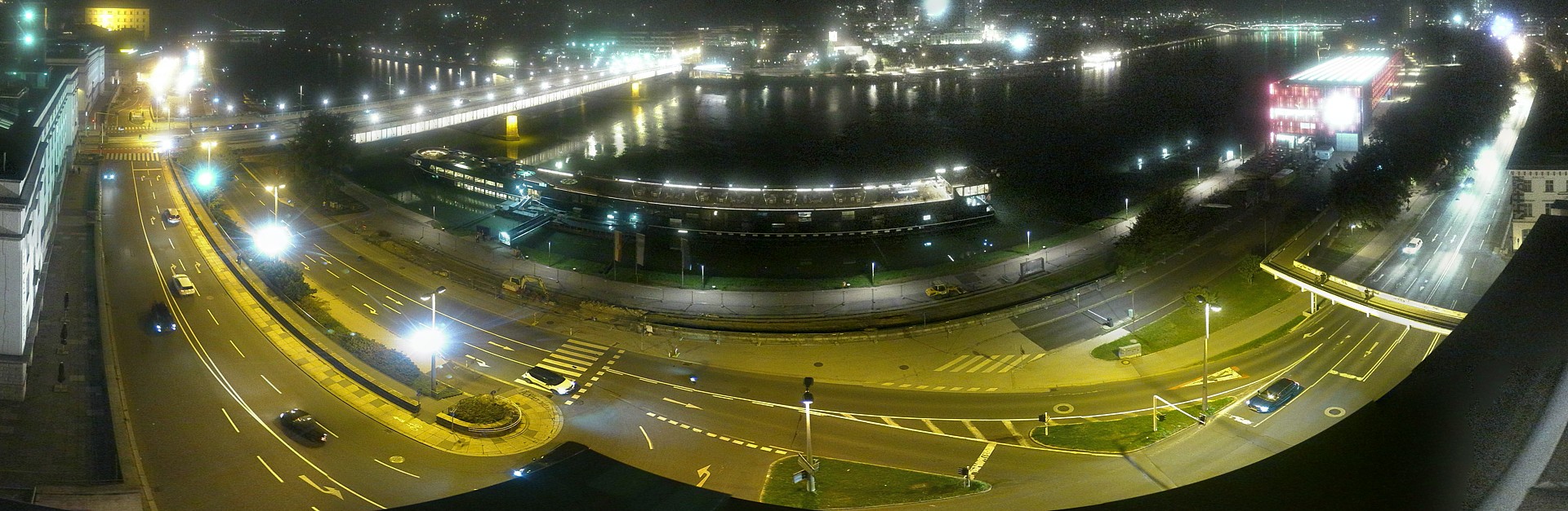 Archiv Foto Webcam Linz: Donaulände und Nibelungenbrücke