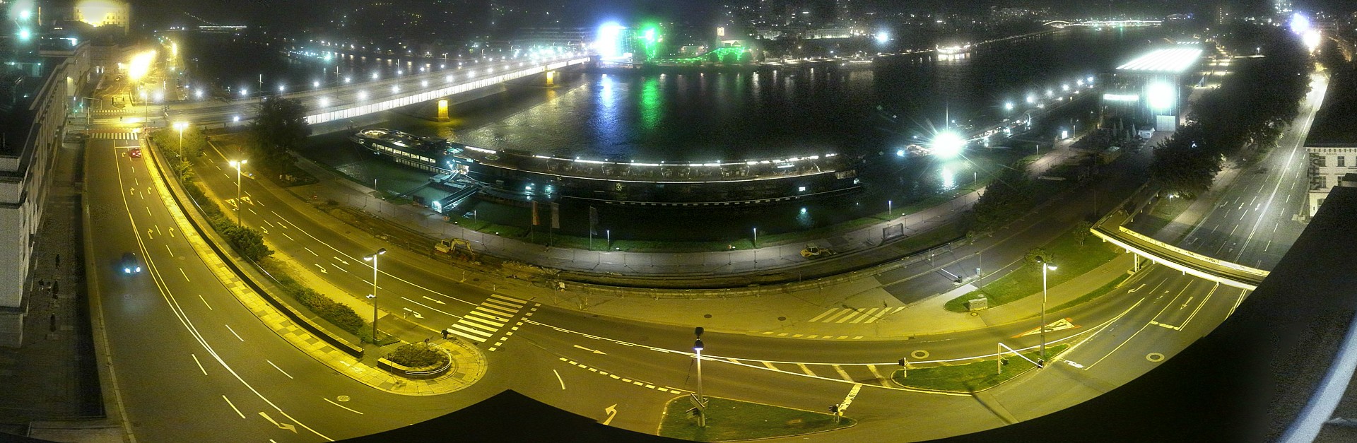 Archiv Foto Webcam Linz: Donaulände und Nibelungenbrücke