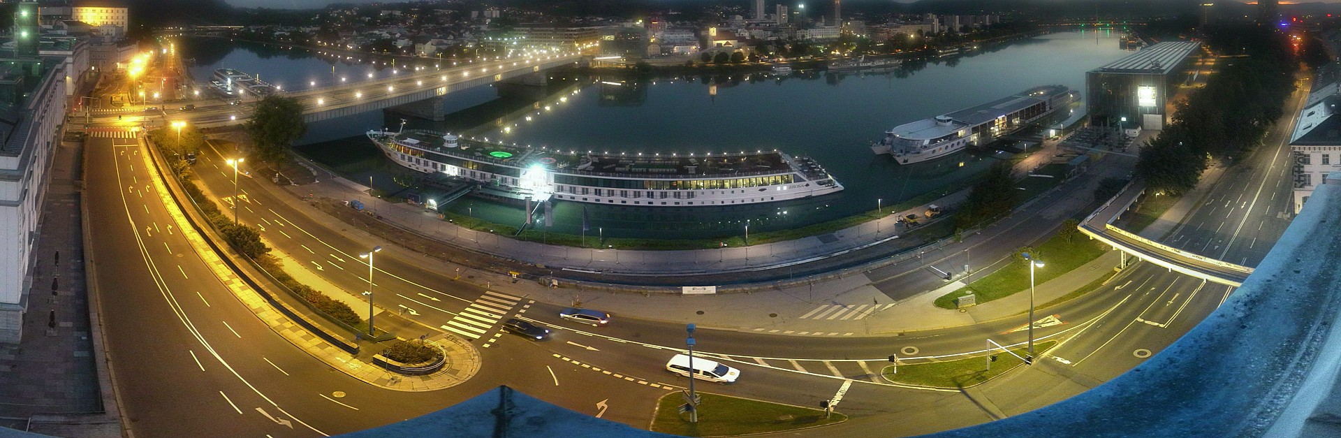 Archiv Foto Webcam Linz: Donaulände und Nibelungenbrücke