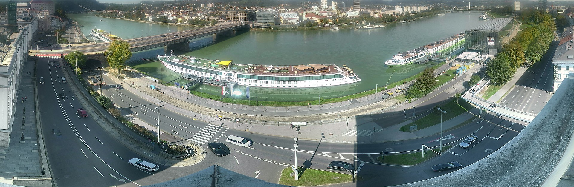 Archiv Foto Webcam Linz: Donaulände und Nibelungenbrücke