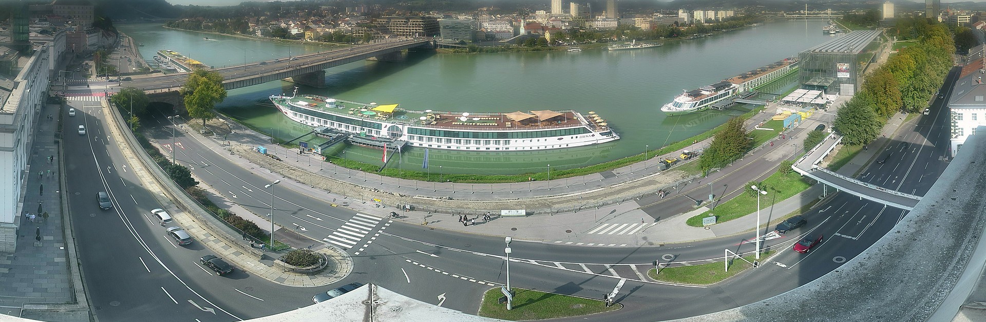 Archiv Foto Webcam Linz: Donaulände und Nibelungenbrücke