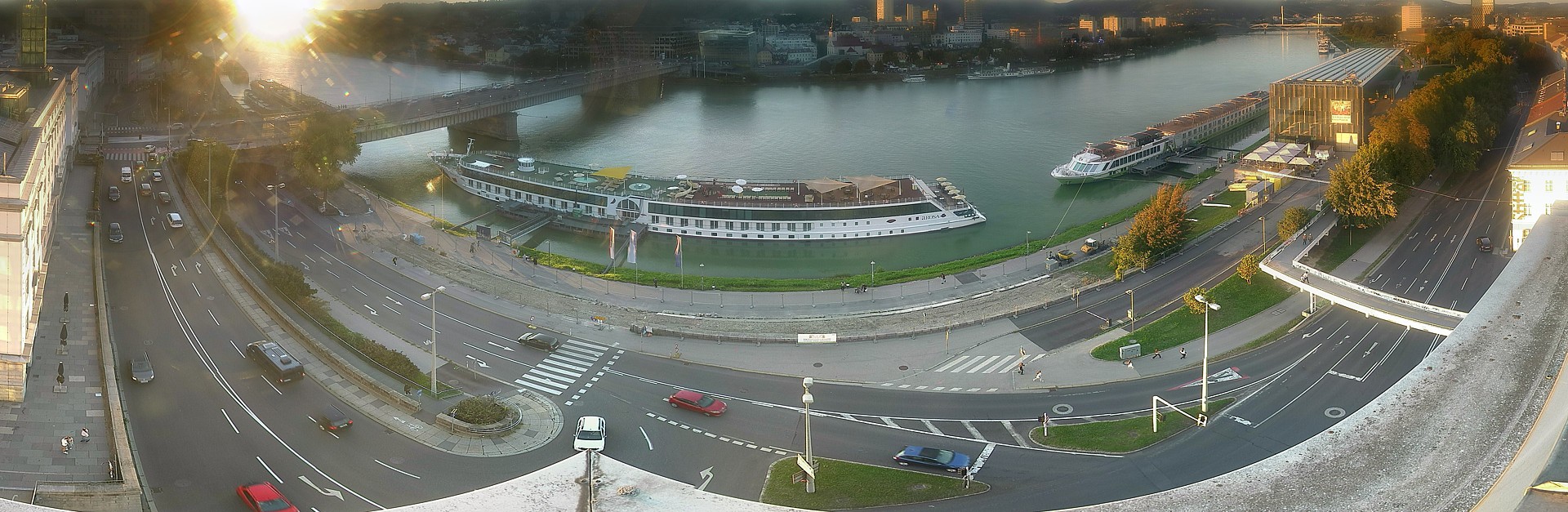 Archiv Foto Webcam Linz: Donaulände und Nibelungenbrücke