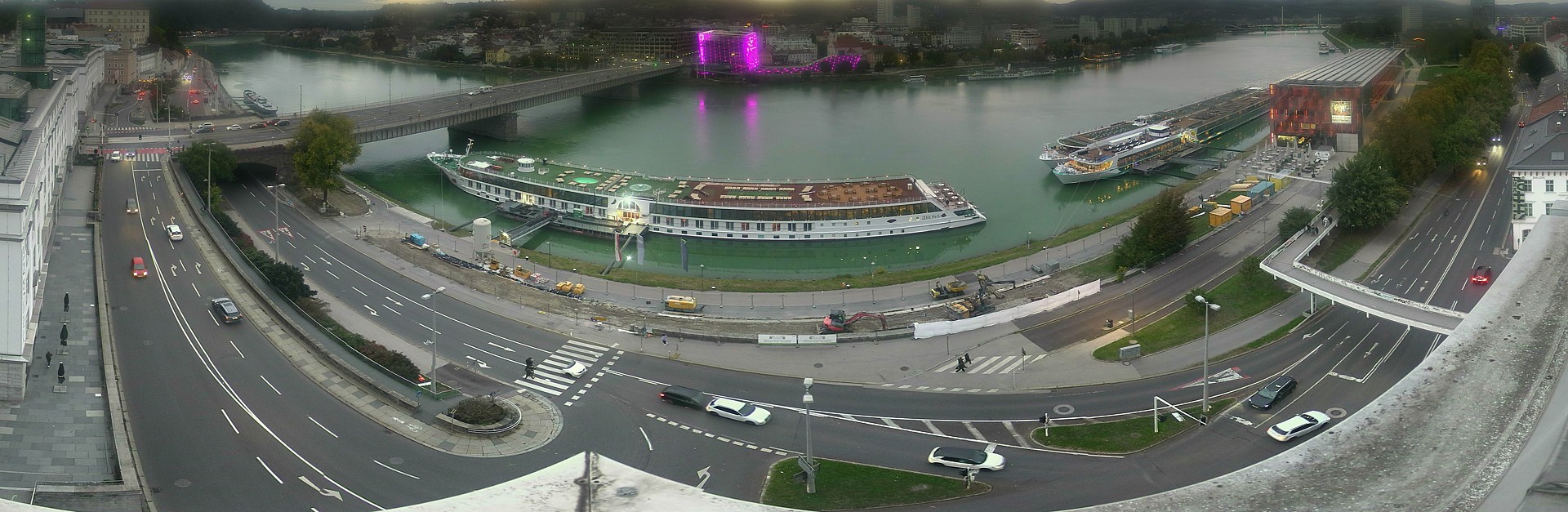 Archiv Foto Webcam Linz: Donaulände und Nibelungenbrücke