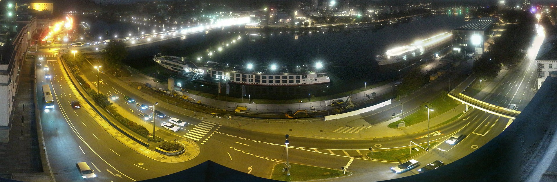 Archiv Foto Webcam Linz: Donaulände und Nibelungenbrücke