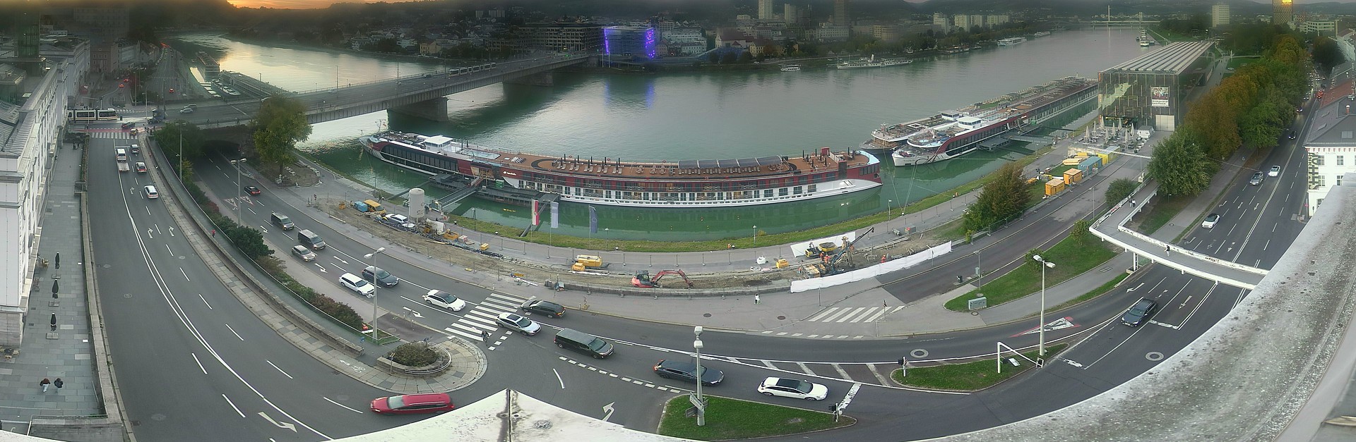 Archiv Foto Webcam Linz: Donaulände und Nibelungenbrücke
