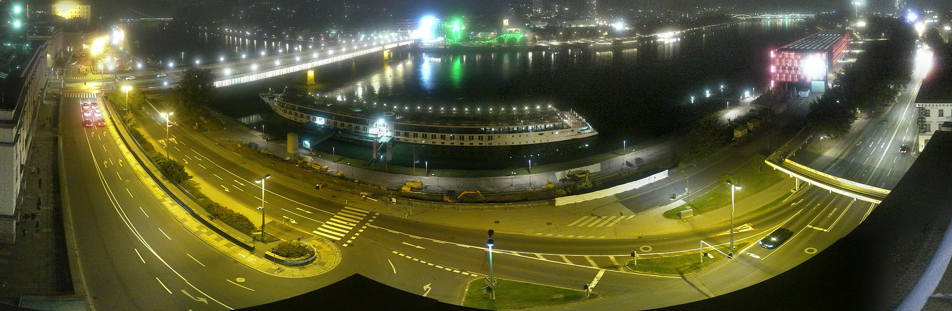 Archiv Foto Webcam Linz: Donaulände und Nibelungenbrücke