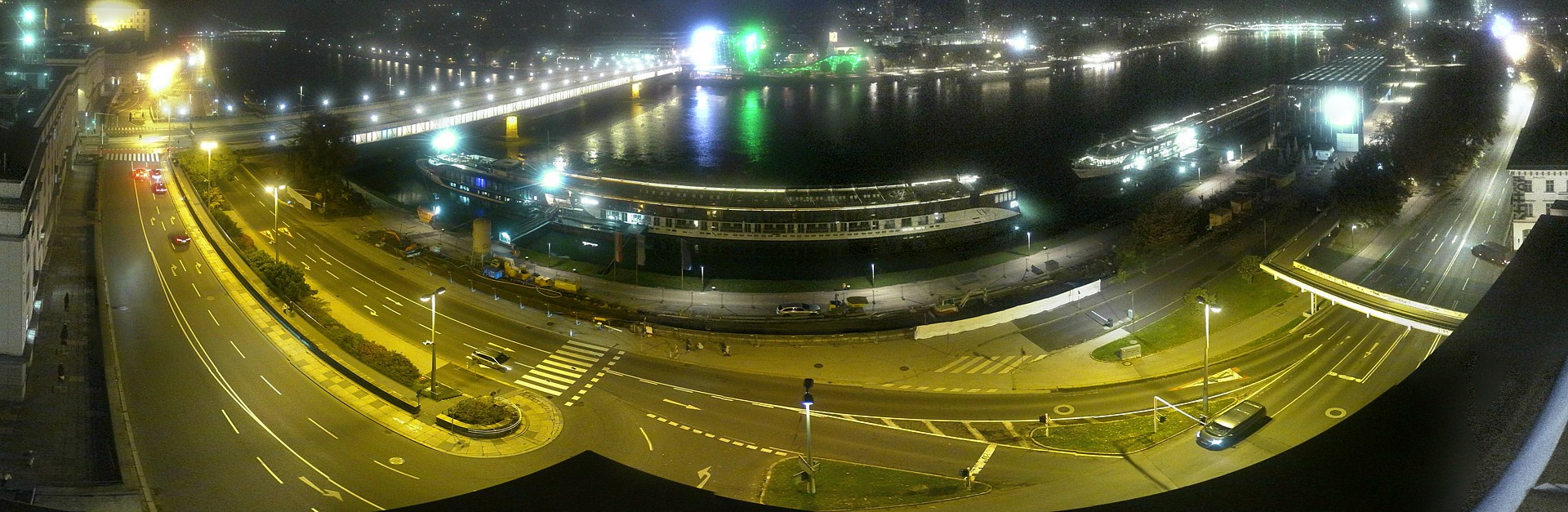 Archiv Foto Webcam Linz: Donaulände und Nibelungenbrücke