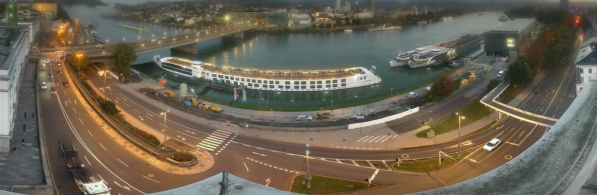 Archiv Foto Webcam Linz: Donaulände und Nibelungenbrücke
