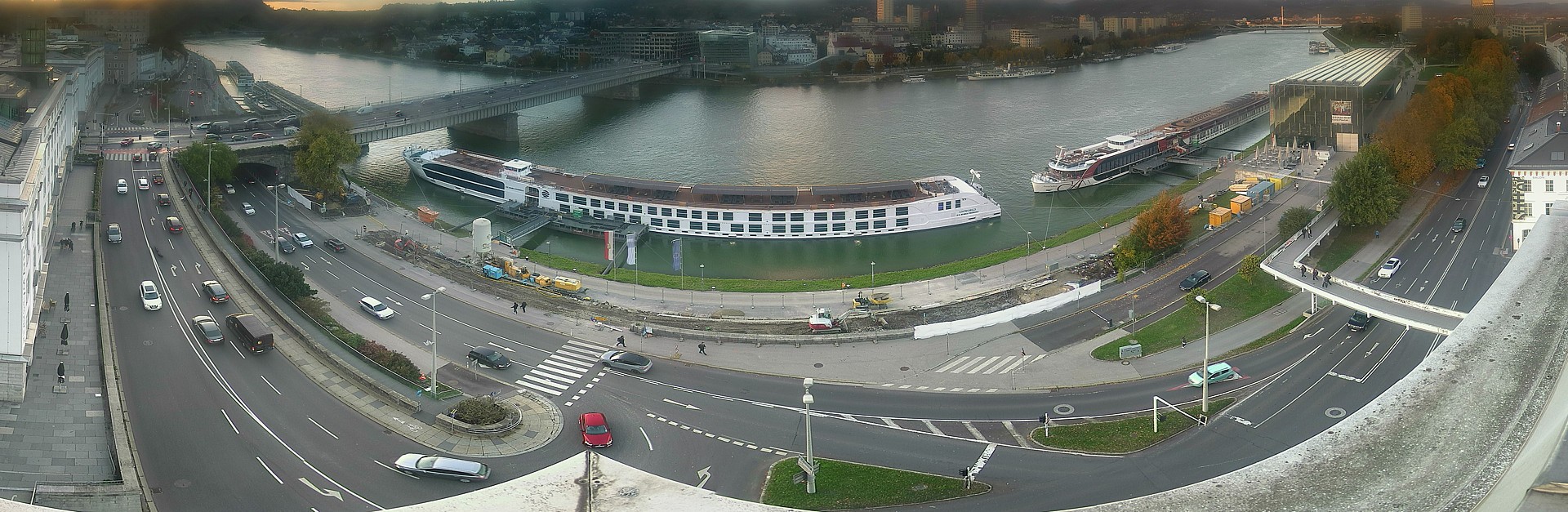 Archiv Foto Webcam Linz: Donaulände und Nibelungenbrücke