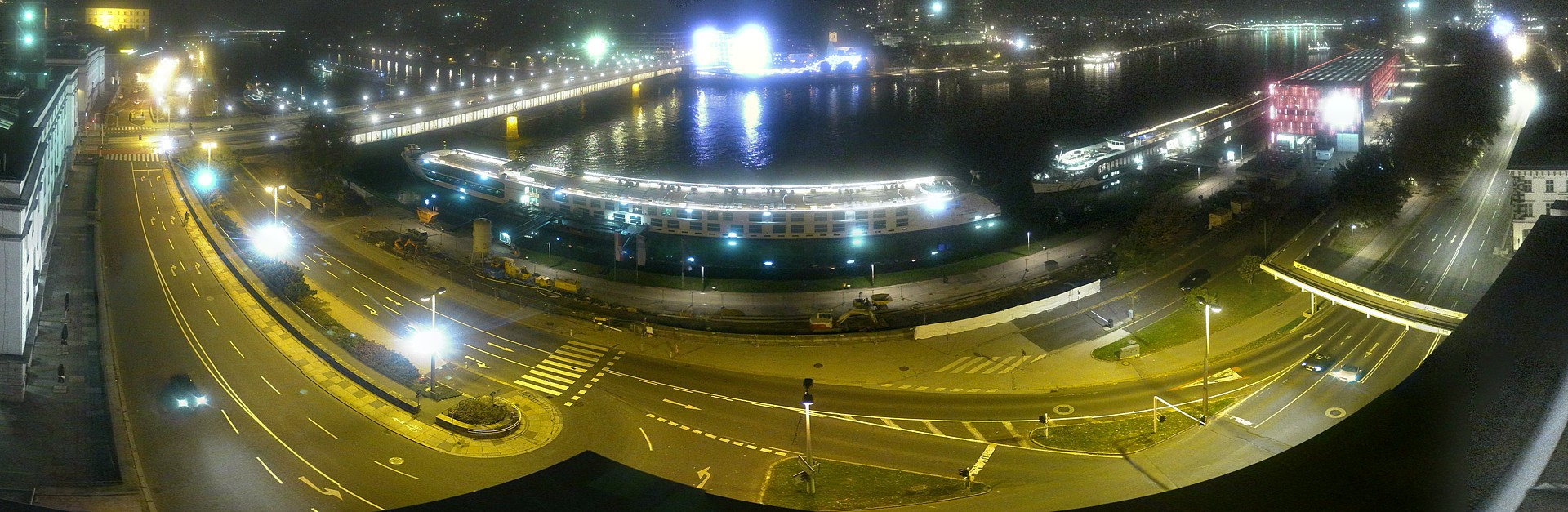 Archived image Webcam Linz: Generali building at the Danube