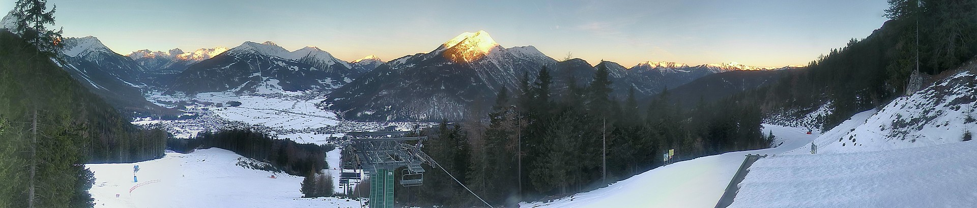 Archiv Foto Webcam 3er Sessellift im Skigebiet Ehrwald