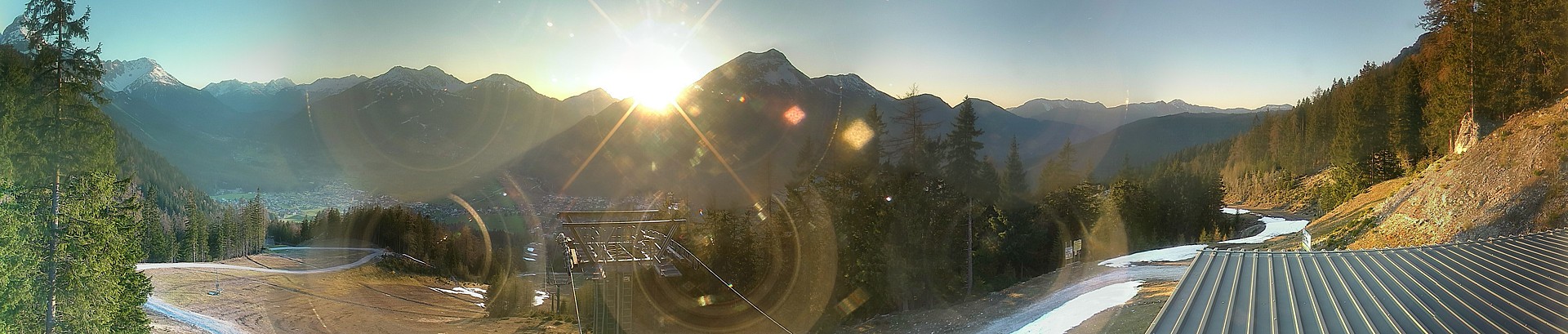 Archived image Webcam 3-chair lift Wettersteinbahnen Ehrwald