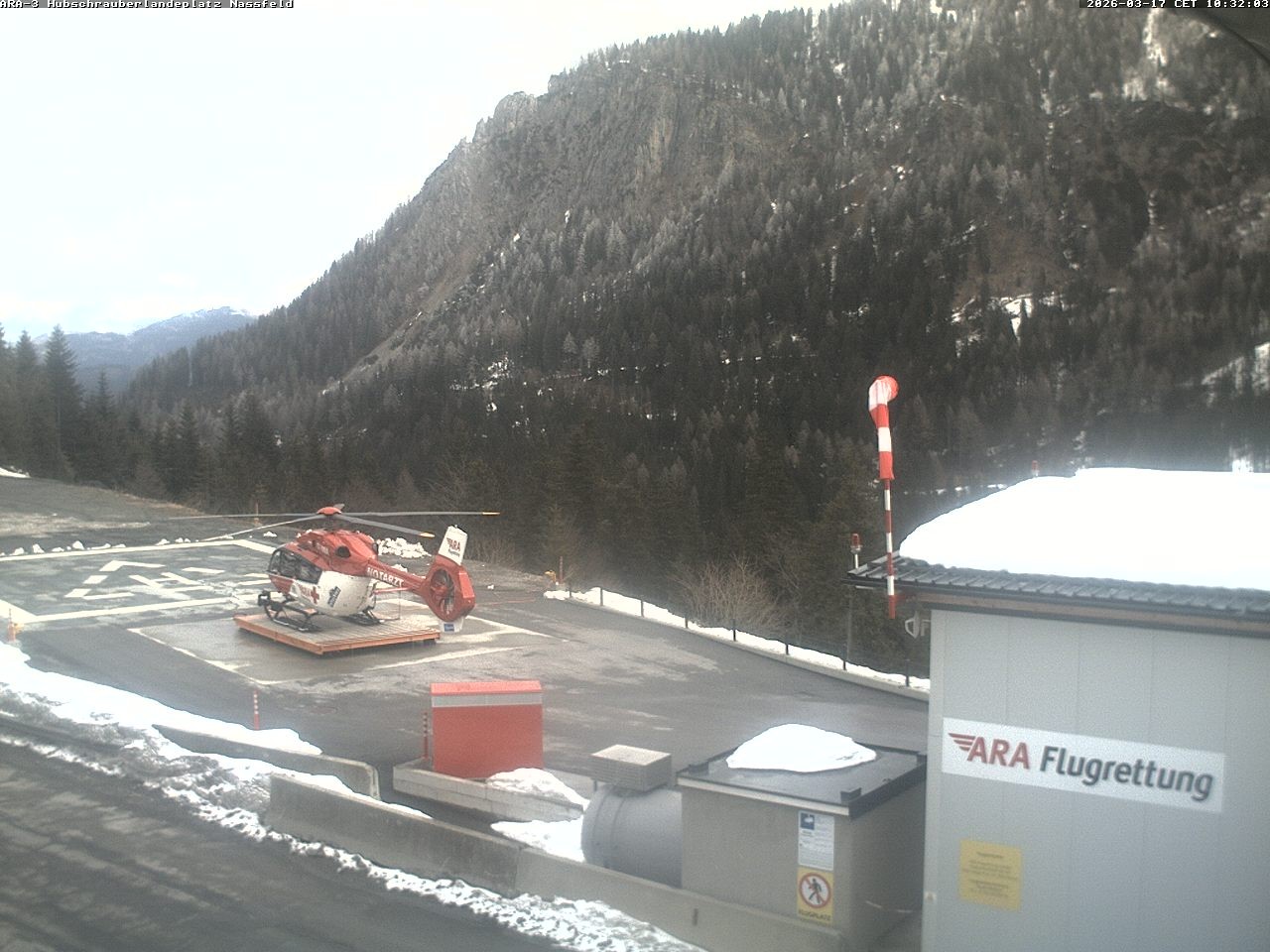 Archiv Foto Webcam Hubschrauberlandeplatz Nassfeld