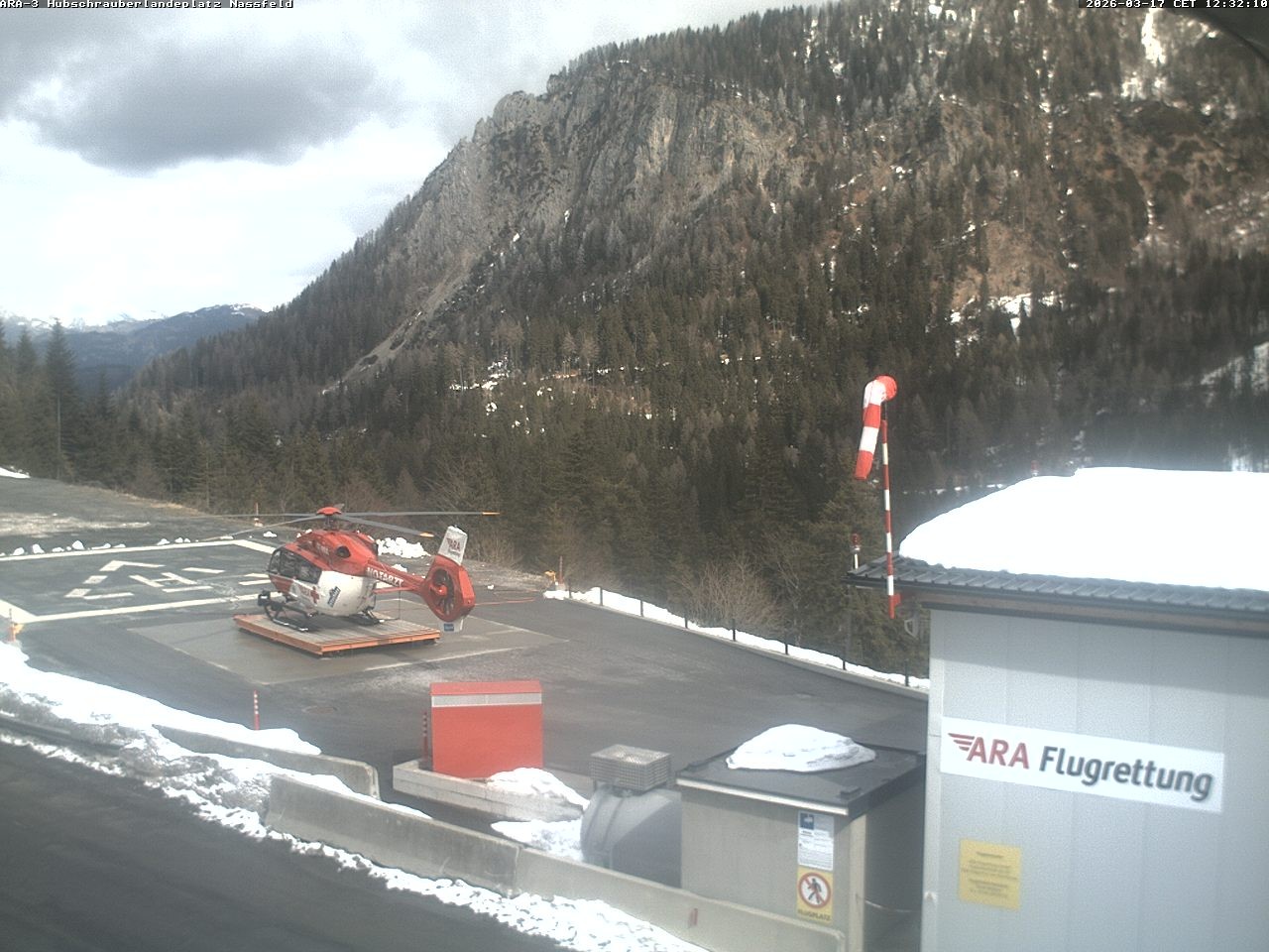 Archiv Foto Webcam Hubschrauberlandeplatz Nassfeld